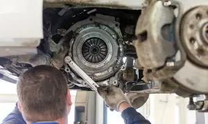 Jak wymienić sprzęgło w samochodzie bez zbędnych problemów?