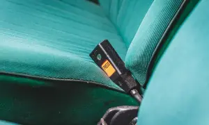 Brak pasów bezpieczeństwa w starym samochodzie – ryzyko i konsekwencje prawne