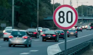 Autostrada co to? Poznaj kluczowe cechy i zasady ruchu drogowego