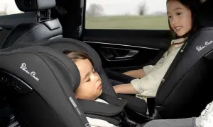 Fotelik za kierowcą czy pasażerem - które miejsce montażu jest bezpieczniejsze?