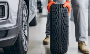 Czym jest rotacja opon i dlaczego jest kluczowa dla równomiernego zużycia bieżnika?