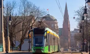 Ile zarabia kierowca tramwaju w Polsce? Zaskakujące wyniki i fakty.