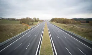 Dlaczego autostrady są płatne? Poznaj powody i różnice w opłatach