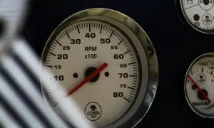 Jak sprawdzić czujnik temperatury silnika, aby uniknąć poważnych usterek