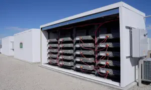 Jak zrobić magazyn energii z akumulatorów samochodowych i zaoszczędzić?