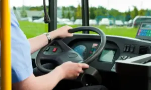 Ile wynosi emerytura kierowcy autobusu? Kluczowe informacje i przykłady.