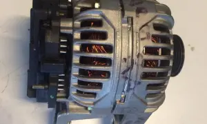 Jak łatwo i bezpiecznie wymontować alternator w Oplu Vectra B – krok po kroku