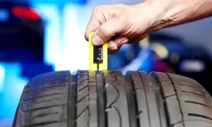 Ile lat mogą mieć opony? Bezpieczeństwo i przepisy, które musisz znać