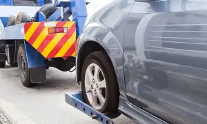 Czy można holować na autostradzie? Kluczowe przepisy i zasady bezpieczeństwa