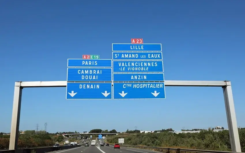 Ile kosztuje przejazd autostradą we Francji? Sprawdź, jak uniknąć wysokich opłat!