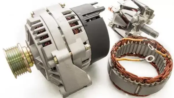 Jaką moc prądu wytwarza alternator i co wpływa na jego wydajność?