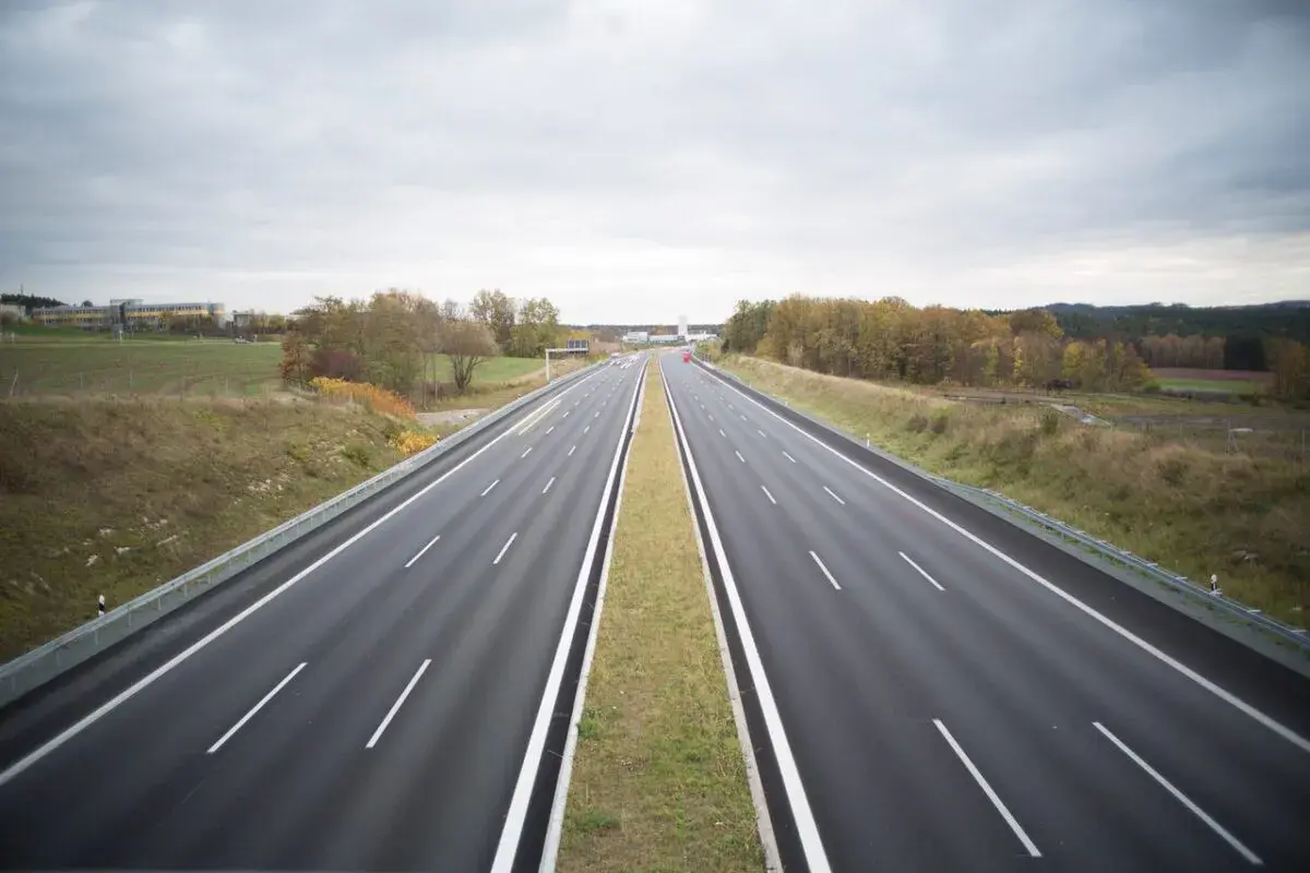 Gdzie kupić bilet na autostradę i uniknąć problemów podczas podróży