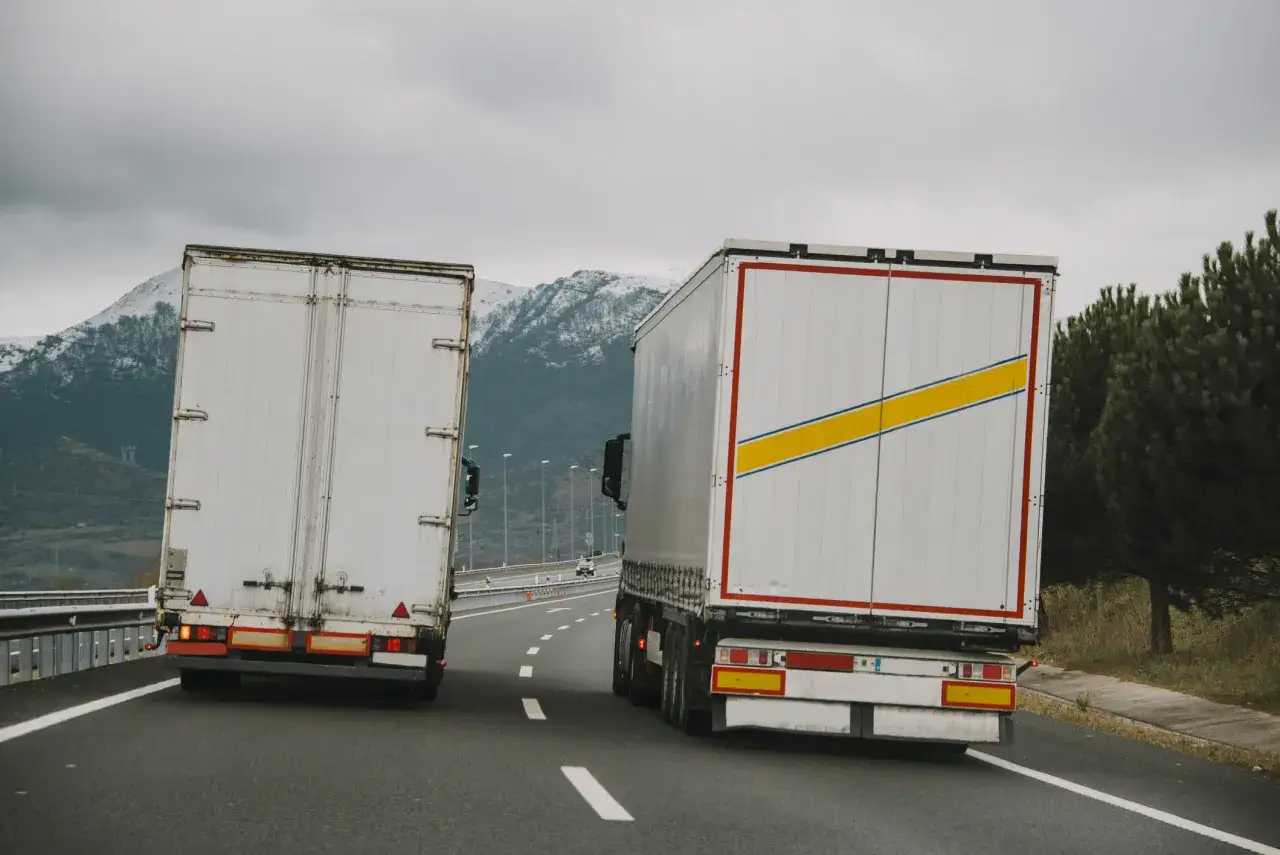 Zdjęcie Ile może jechać tir na autostradzie? Maksymalne prędkości w Europie i zasady.