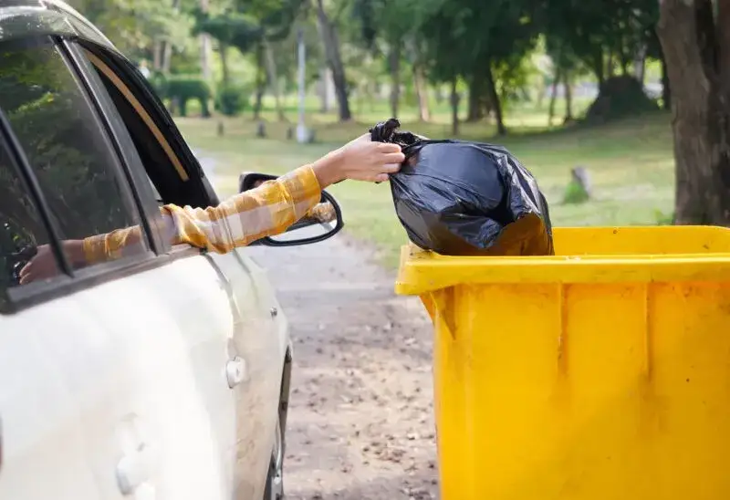 Zdjęcie Gdzie wywieźć plastiki samochodowe? Kluczowe miejsca i przepisy utylizacji