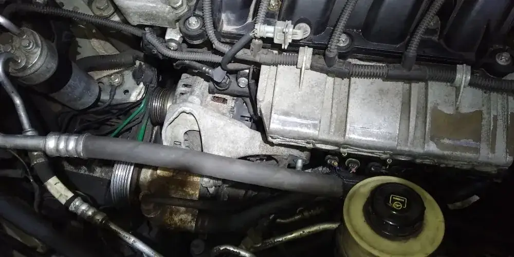 Zdjęcie Jak samodzielnie wyjąć alternator w Renault Megane Scenic – krok po kroku bez błędów