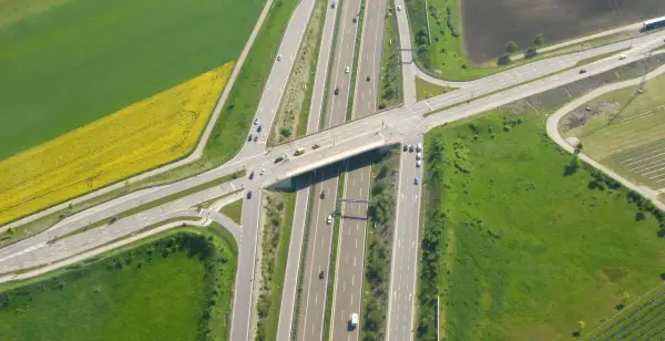 Czy autostrady w Niemczech są płatne? Odkryj ważne wyjątki i zasady